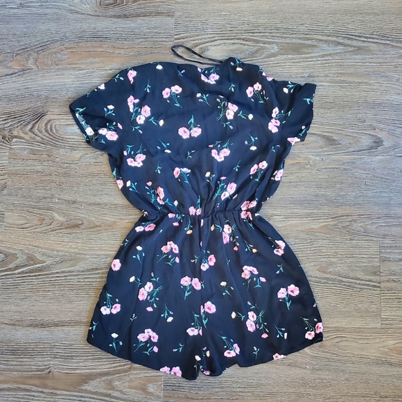 H&M floral black jumpsuit 🌸 US2 - Picture 2 of 2